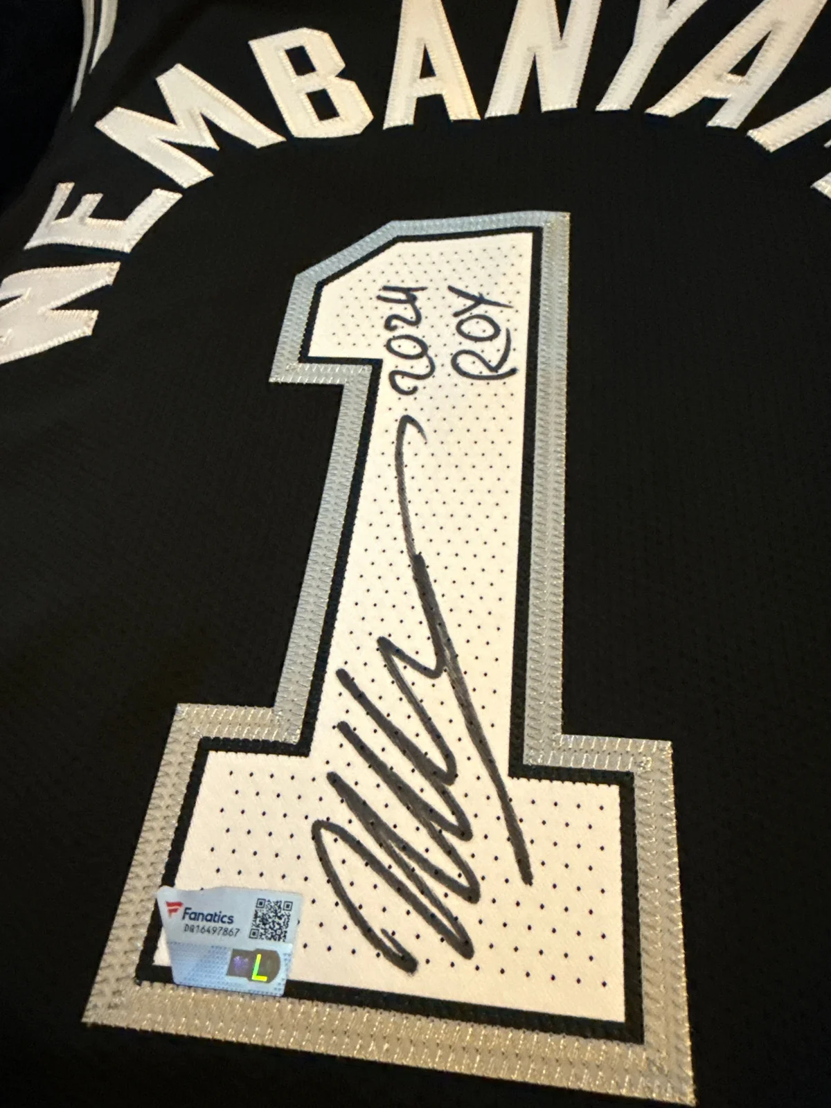 Victor Wembanyama signed with inscription “2024 ROY” photo 4