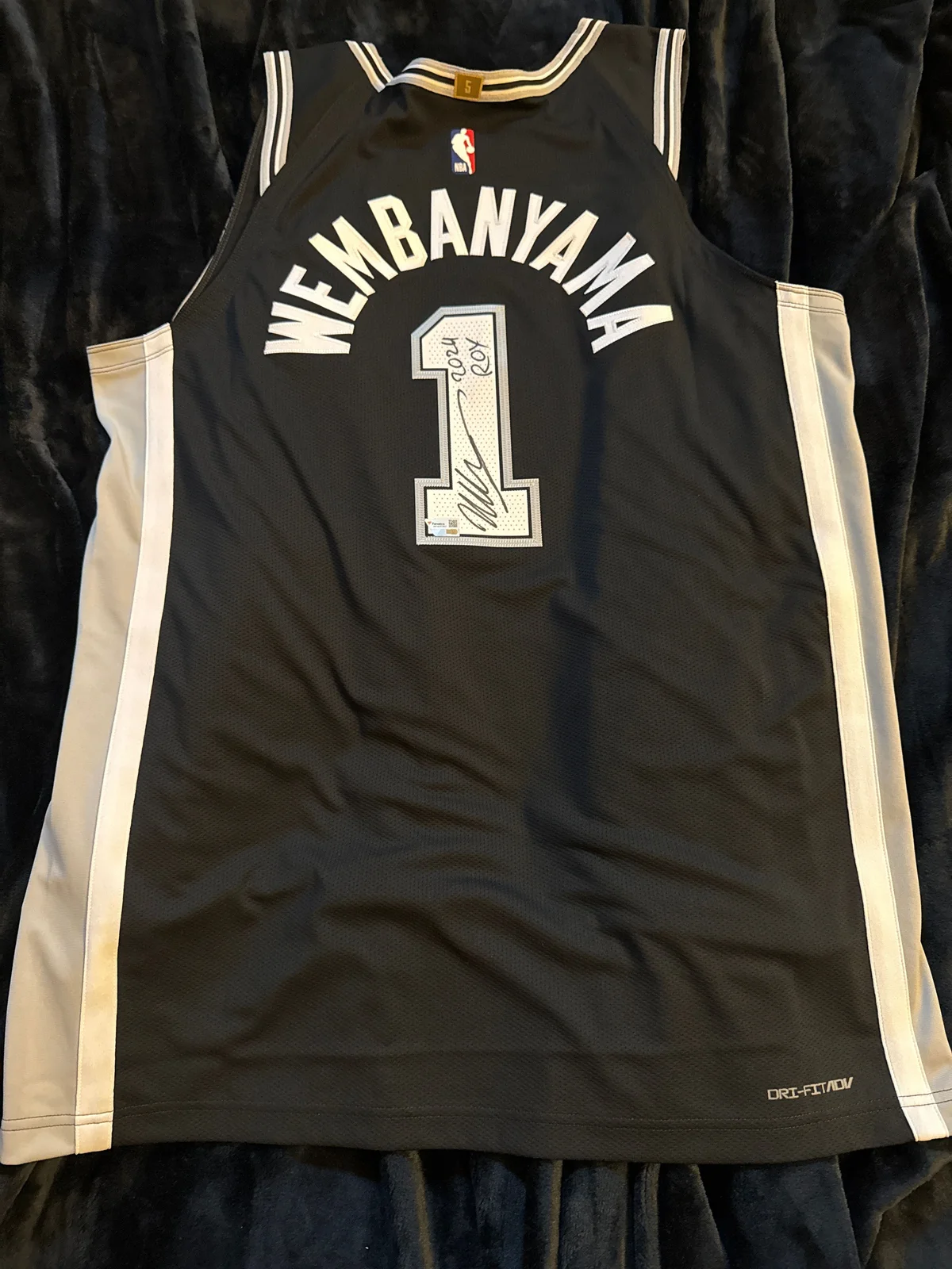 Victor Wembanyama signed with inscription “2024 ROY”