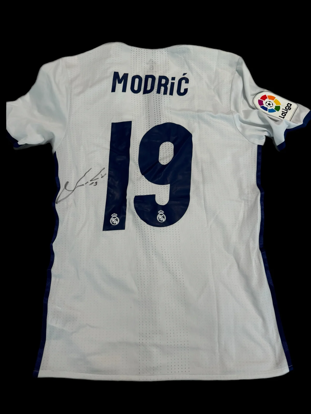 Luka Modrić Signed Real Madrid Jersey – 2016/17 Player Issue