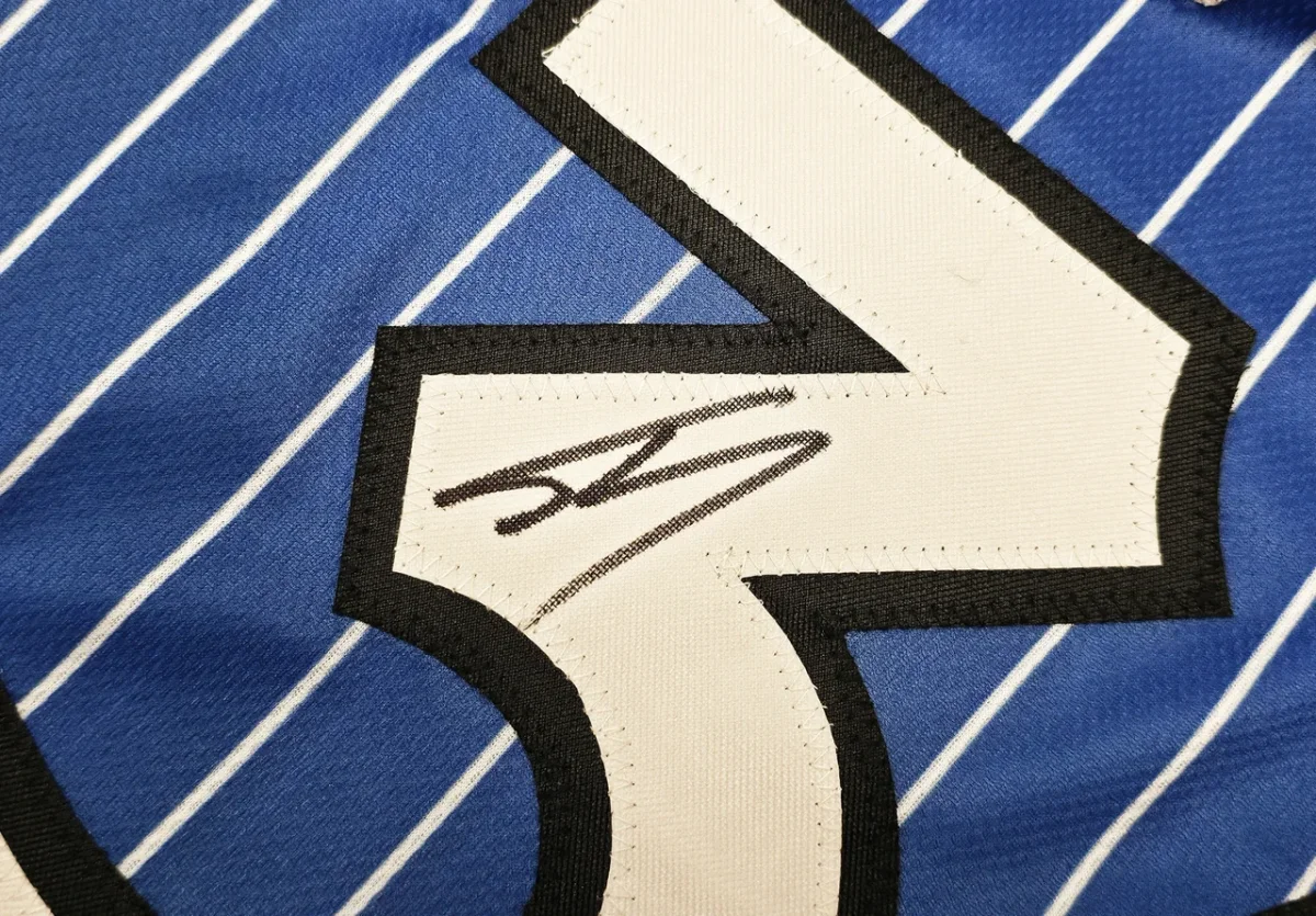 Shaquille O'Neal Signed Jersey - Beckett Witness