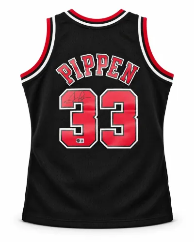 Scottie Pippen Signed Chicago Bulls #33 Mitchell & Ness Jersey – Beckett Witnessed