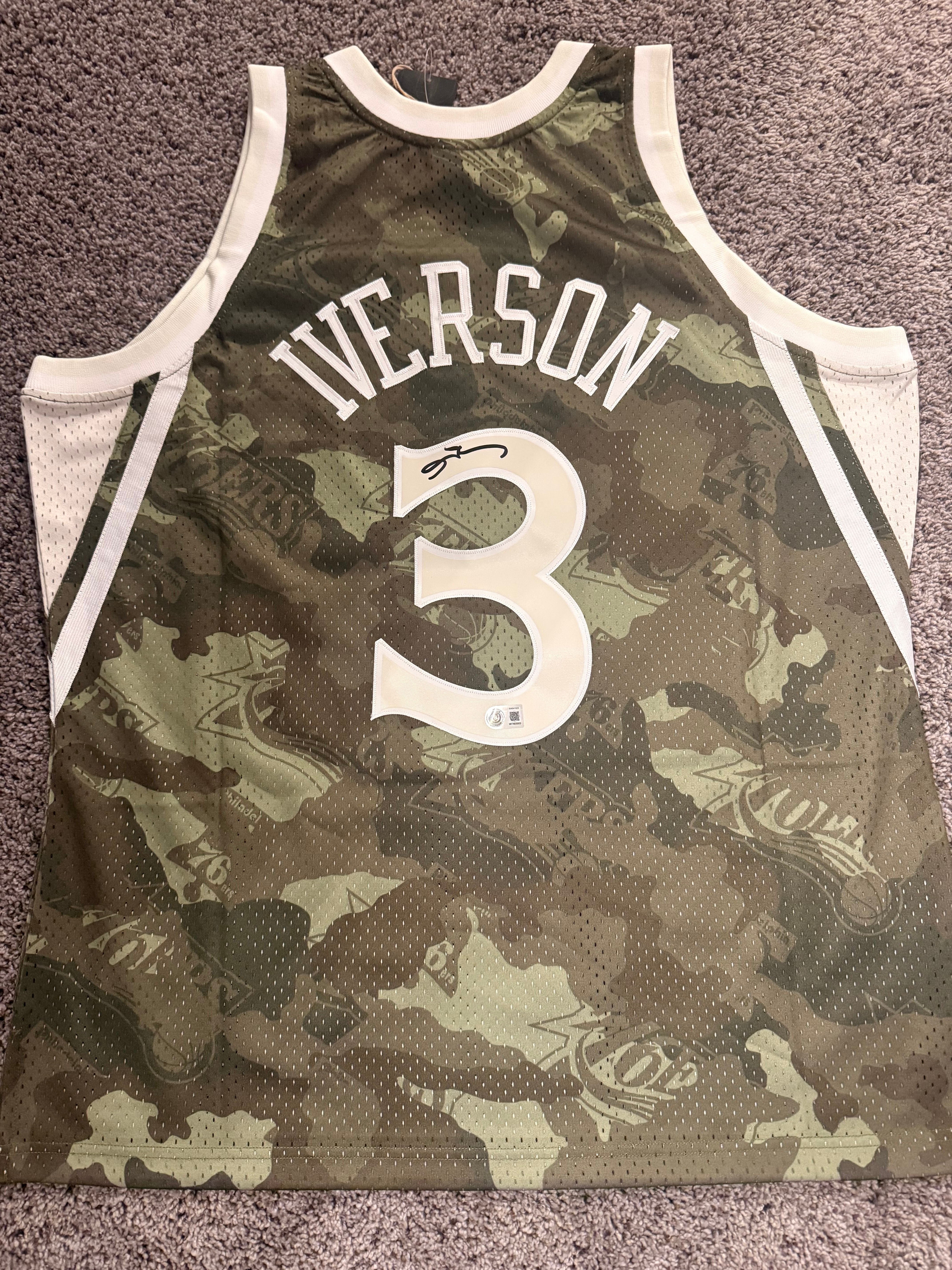 Allen Iverson signed Mitchell and ness jersey