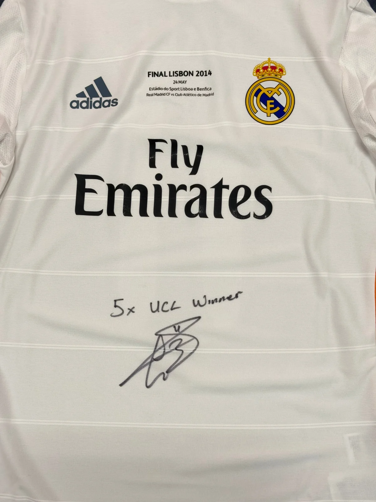 Gareth Bale Signed 2013/14 Champions League Final Player Issue Kit with Inscription