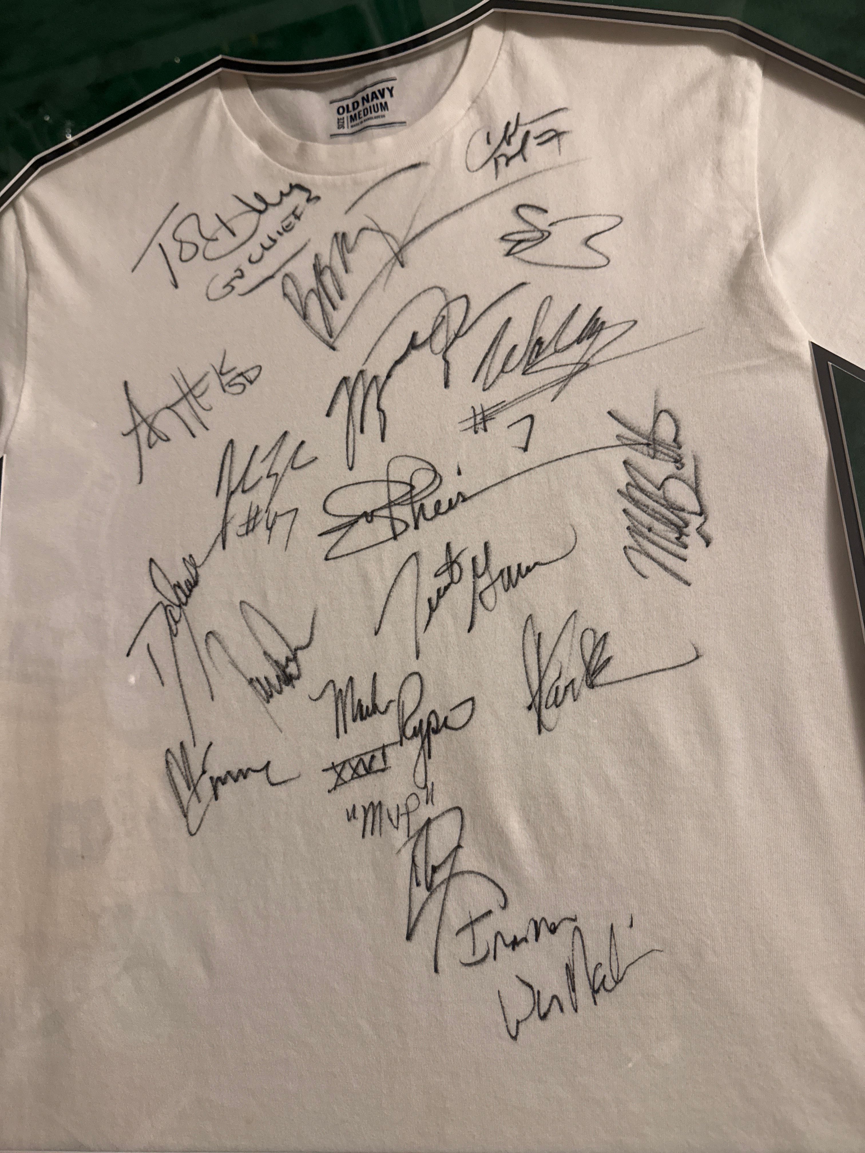 Michael Jordan and Charles Barkley etc signed t shirt framed photo 3