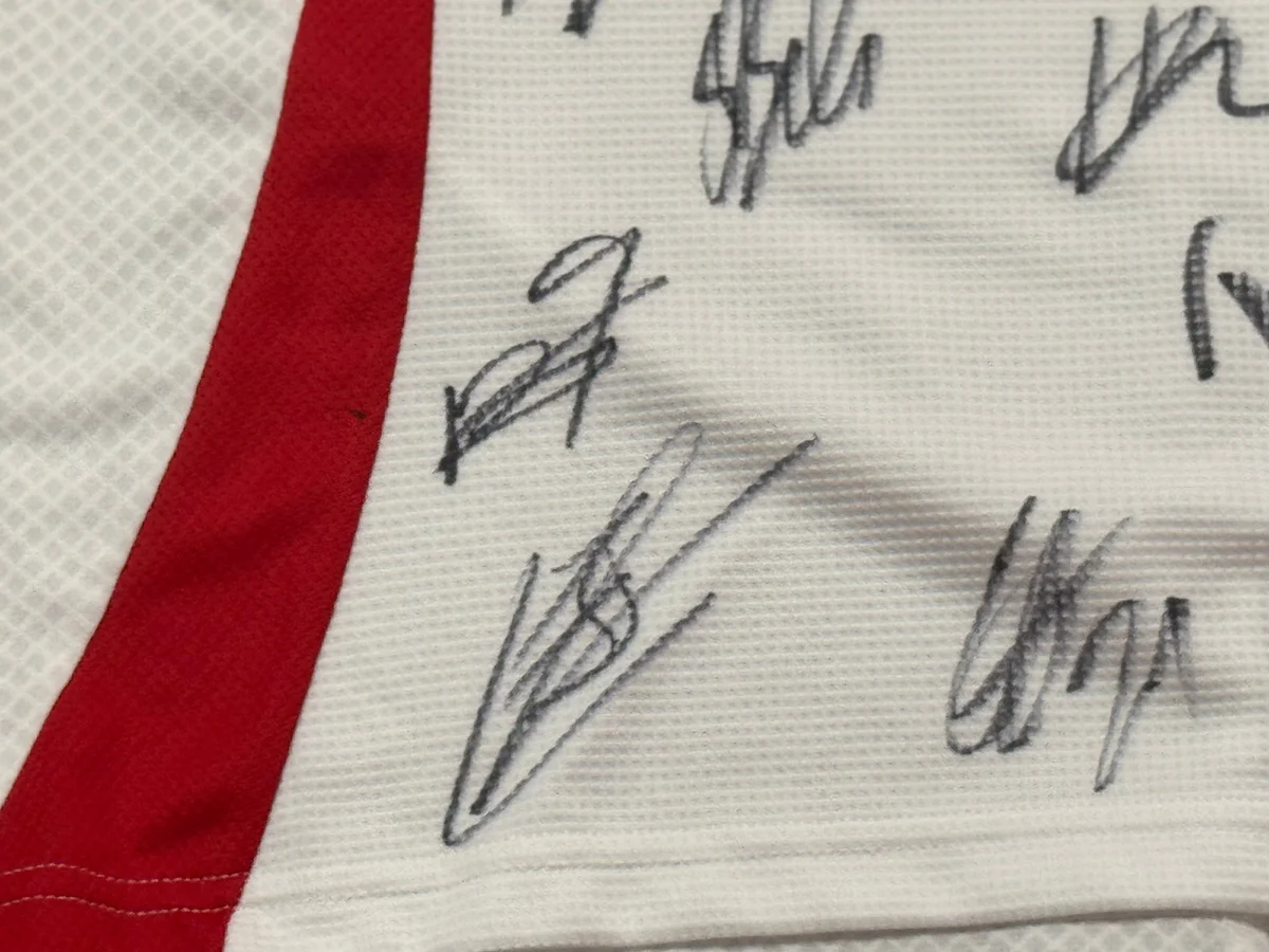Fulham FC vs. Wolverhampton Wanderers – Squad Signed Match-Issued Jersey