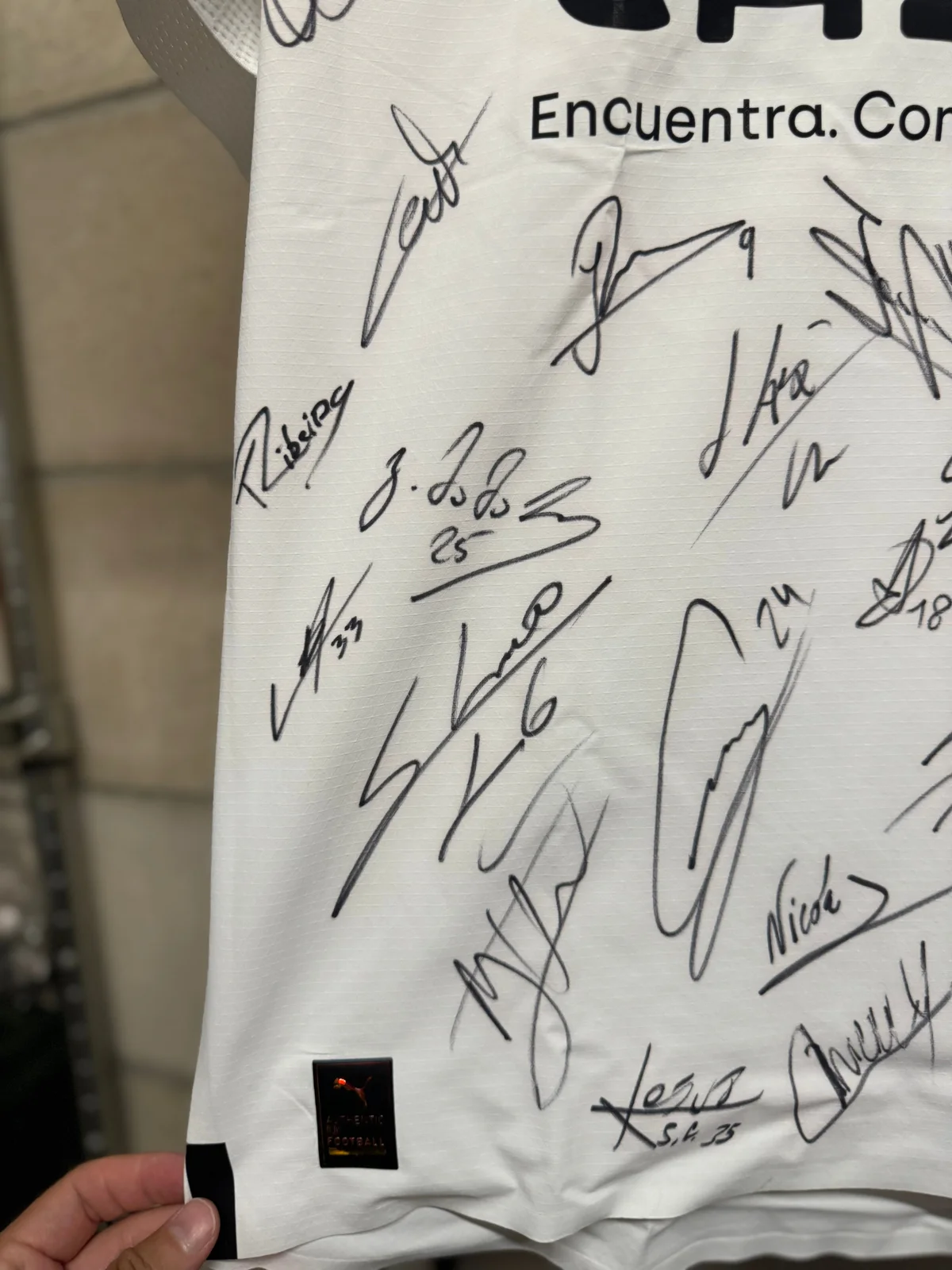 Valencia CF Team-Signed Jersey – MatchWornShirt Authenticated