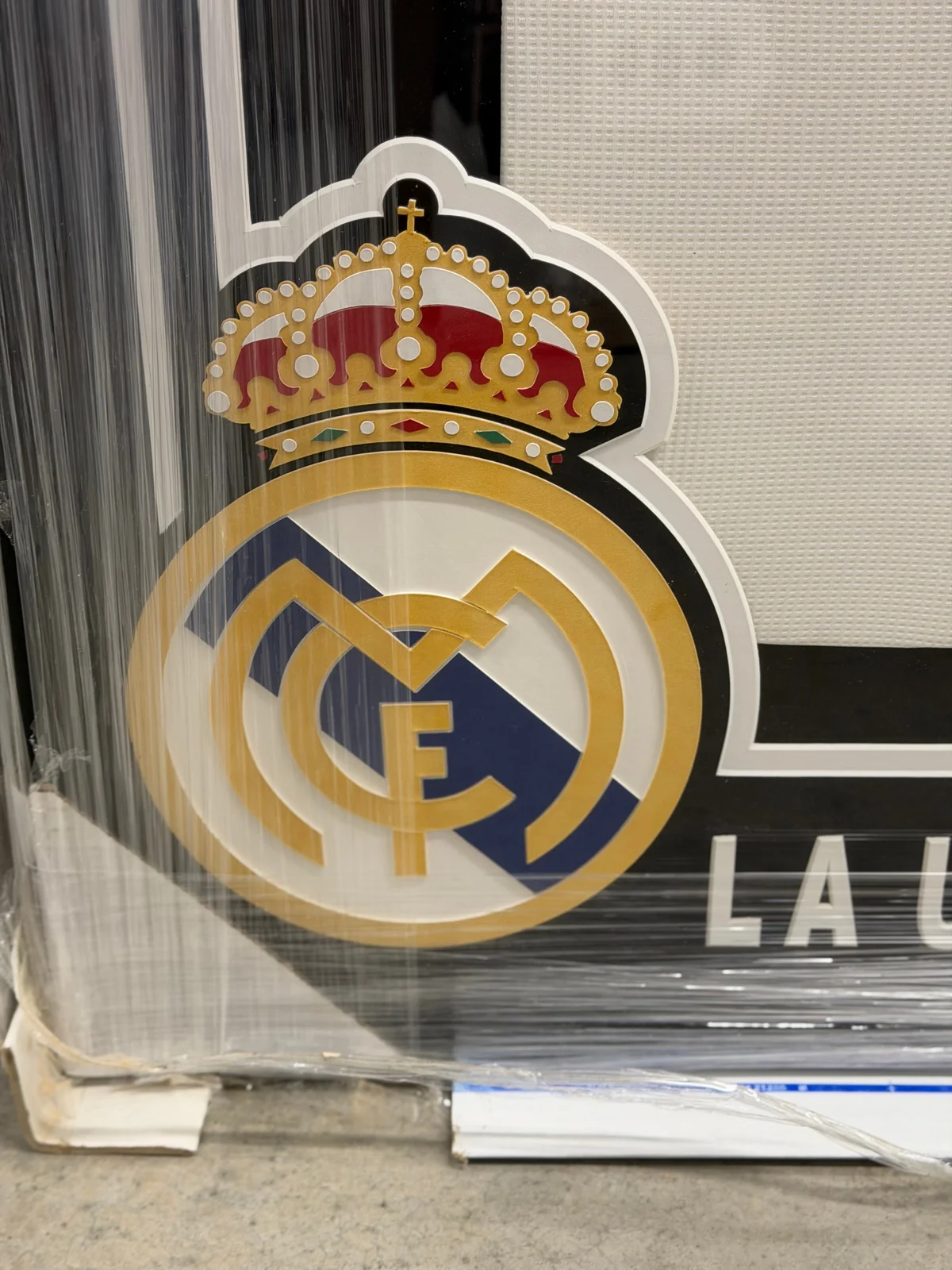 Luka Modric Signed Framed Real Madrid 2015/16 Jersey with Replica Champions League Medal