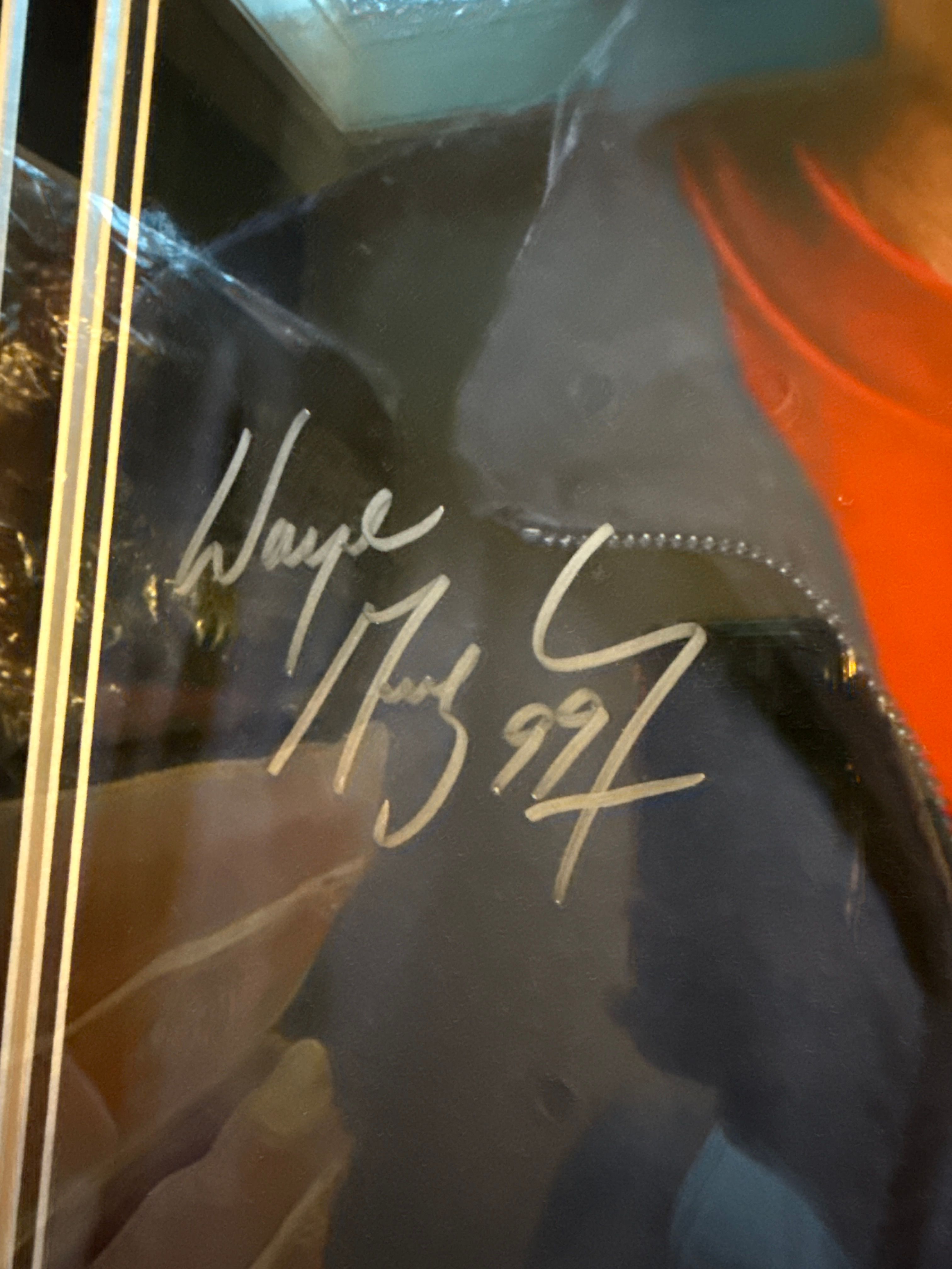 Wayne Gretzky signed pic Shadow box  photo 2
