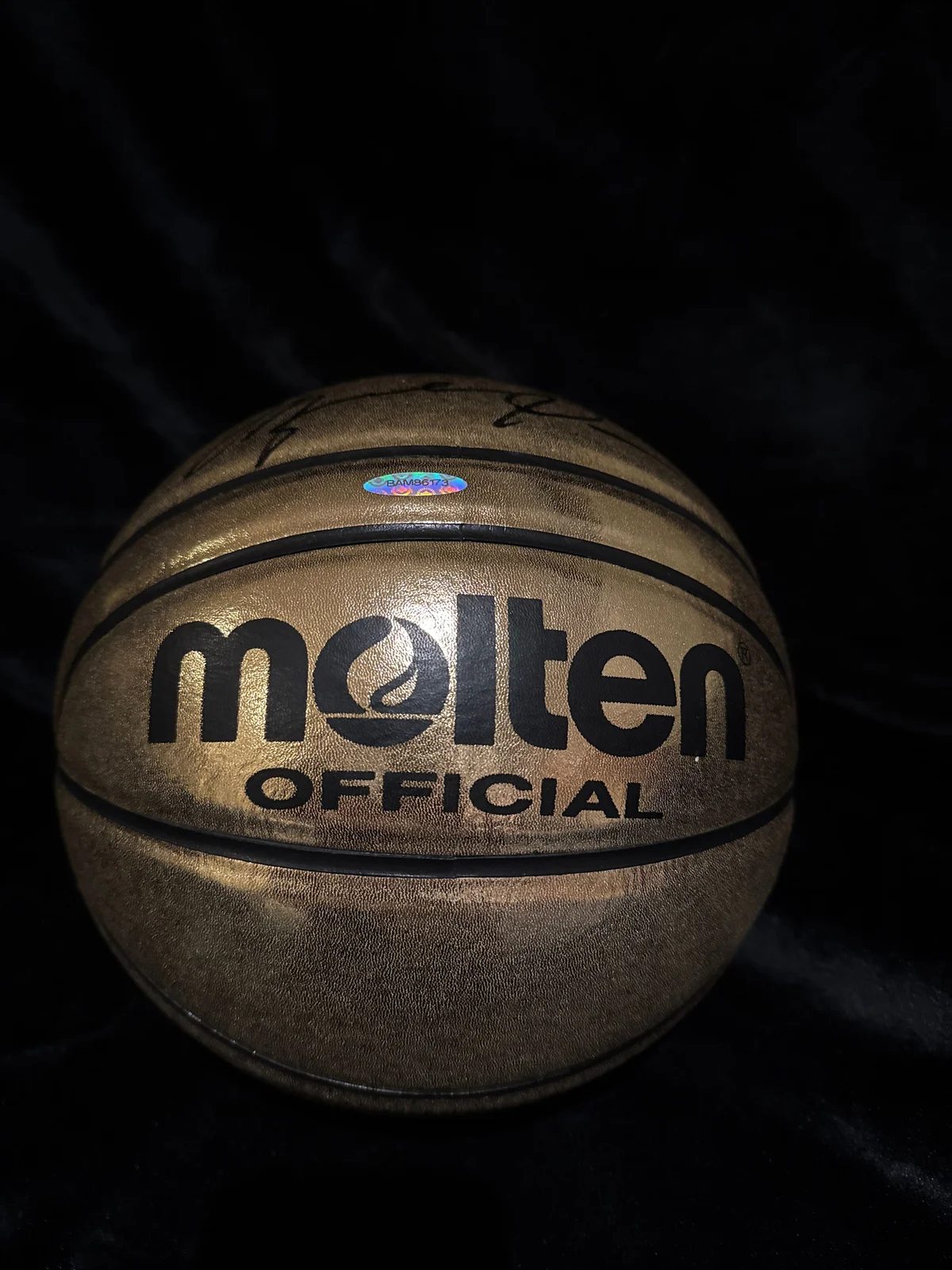 Michael Jordan signed Milton gold basketball  photo 3