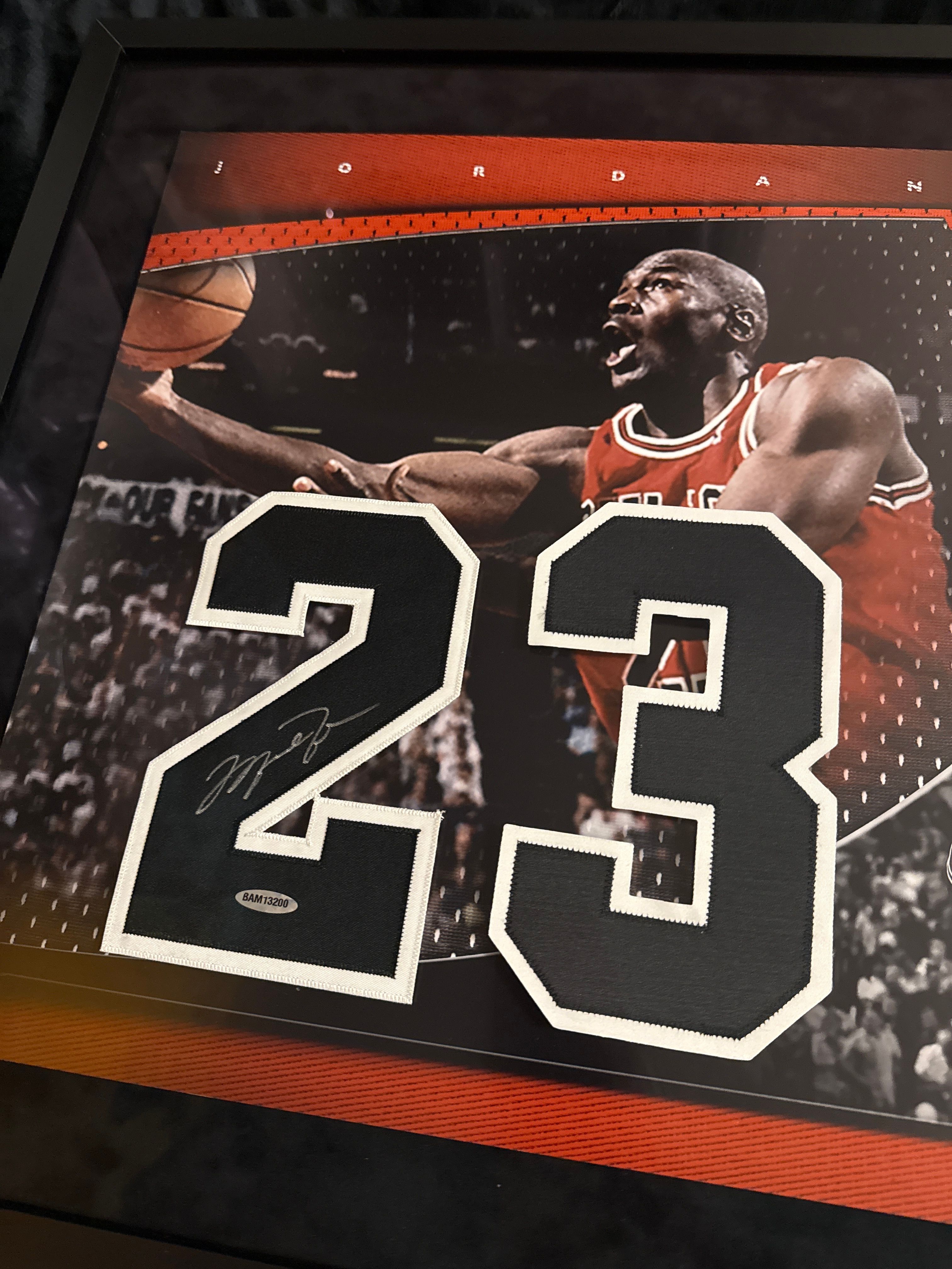 Michael Jordan and Scottie Pippen signed number Upper Deck piece  photo 2