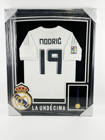 Luka Modric Signed Framed Real Madrid 2015/16 Jersey with Replica Champions League Medal
