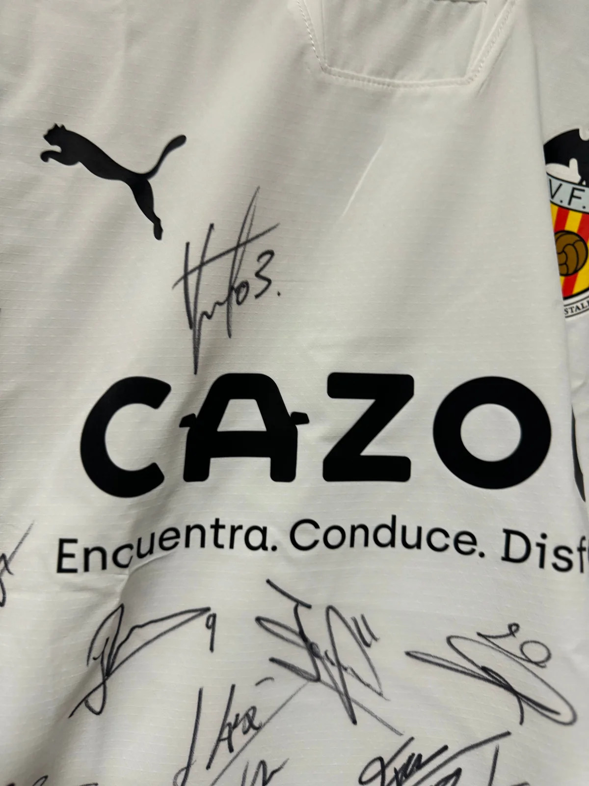 Valencia CF Team-Signed Jersey – MatchWornShirt Authenticated