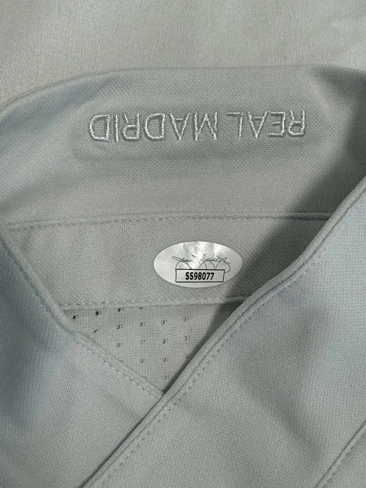 Luka Modrić Signed Real Madrid Jersey – 2016/17 Player Issue