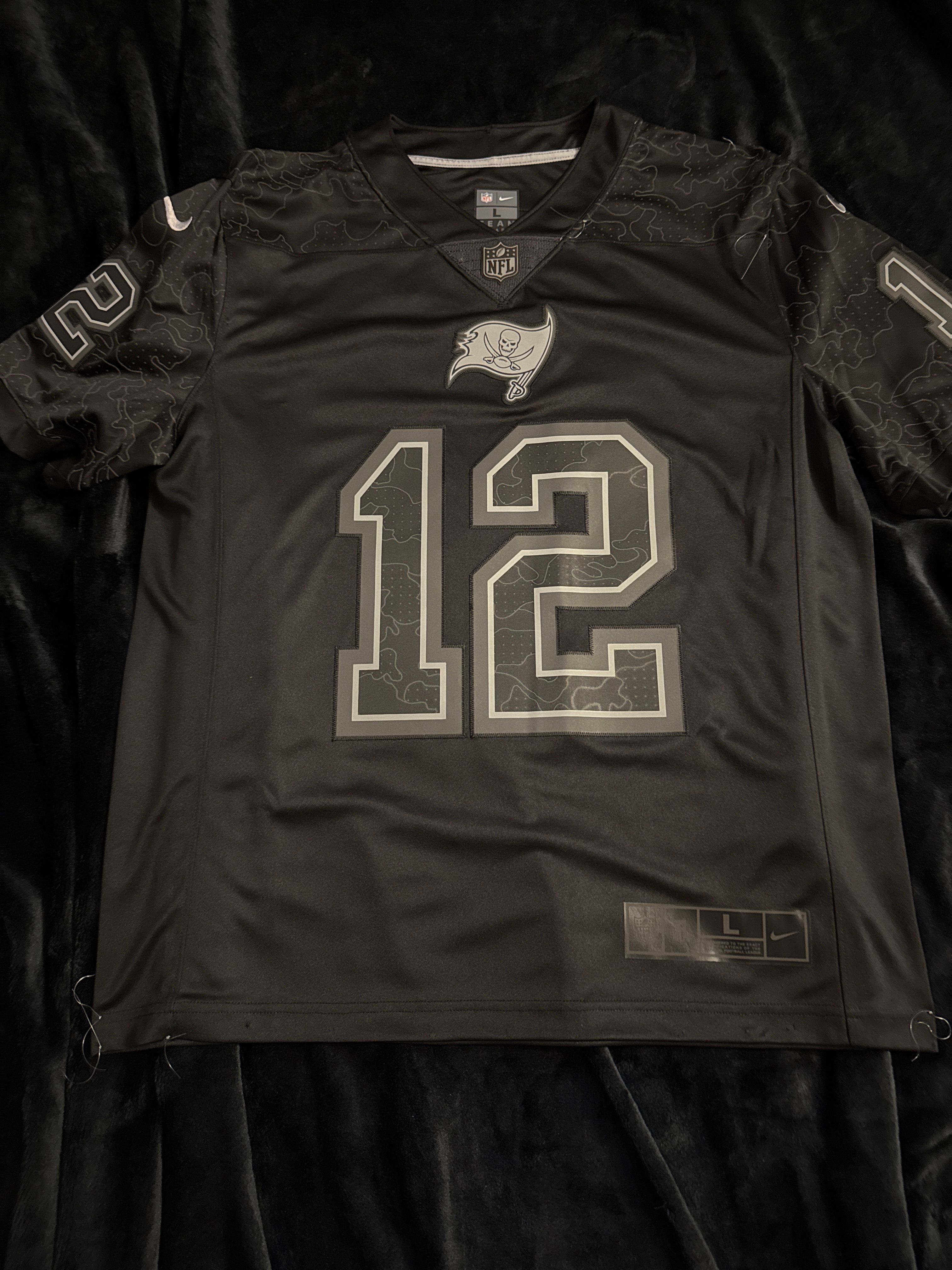 Tom Brady signed blacked out jersey  photo 2